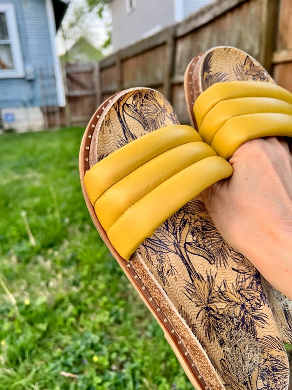 NWOB Vince Camuto Mustard Yellow Quilted Puffer Wedge Cork Slides Sandals 9-1/2 - Picture 4 of 16